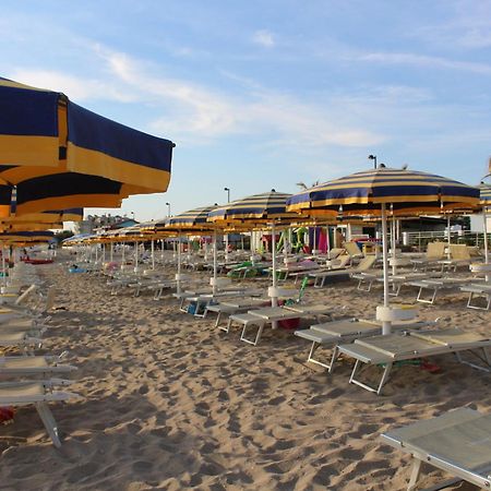 Hotel Caravel Marotta Extérieur photo