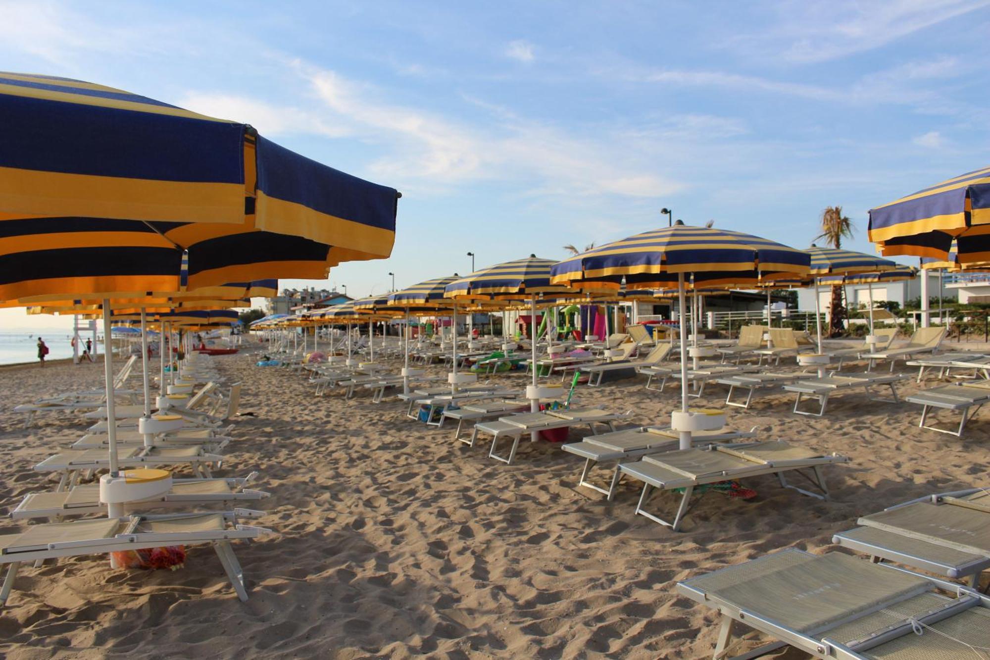 Hotel Caravel Marotta Extérieur photo