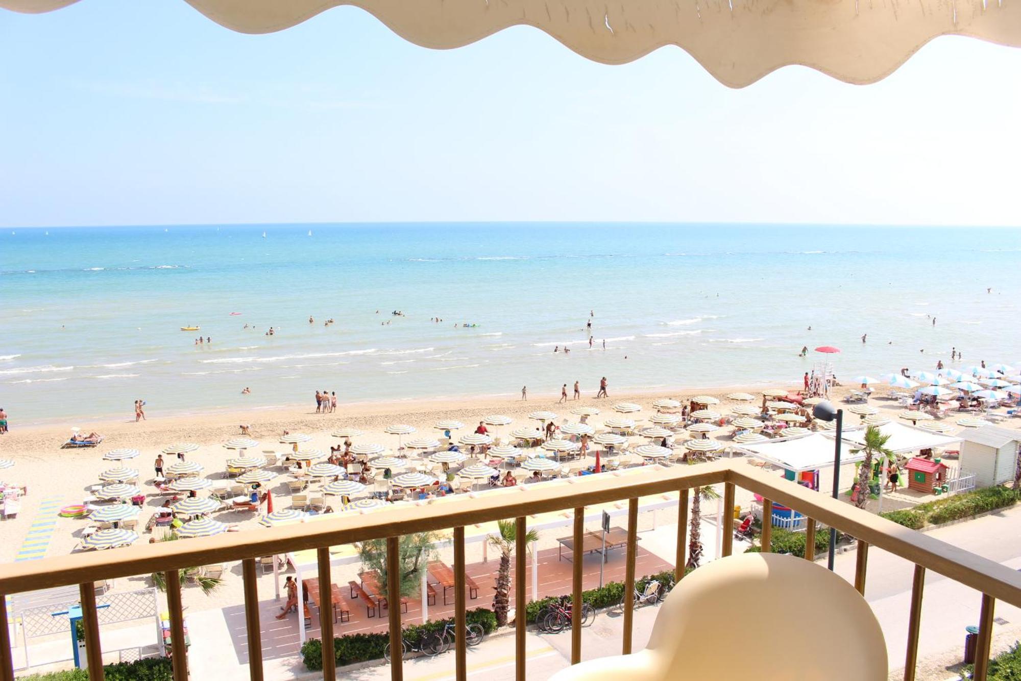 Hotel Caravel Marotta Extérieur photo