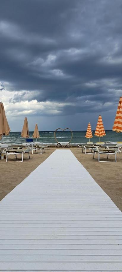 Hotel Caravel Marotta Extérieur photo