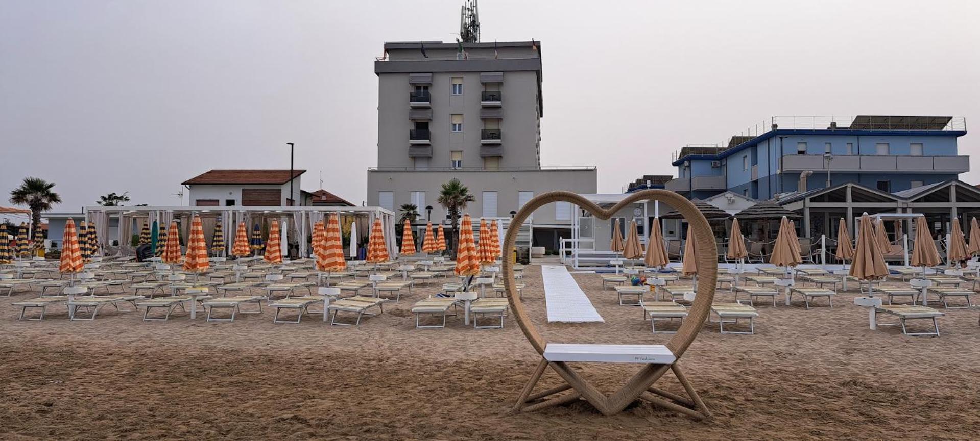 Hotel Caravel Marotta Extérieur photo
