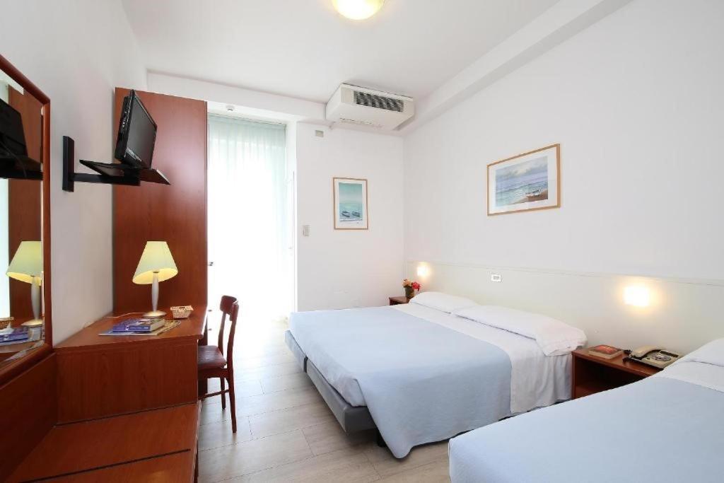 Hotel Caravel Marotta Extérieur photo