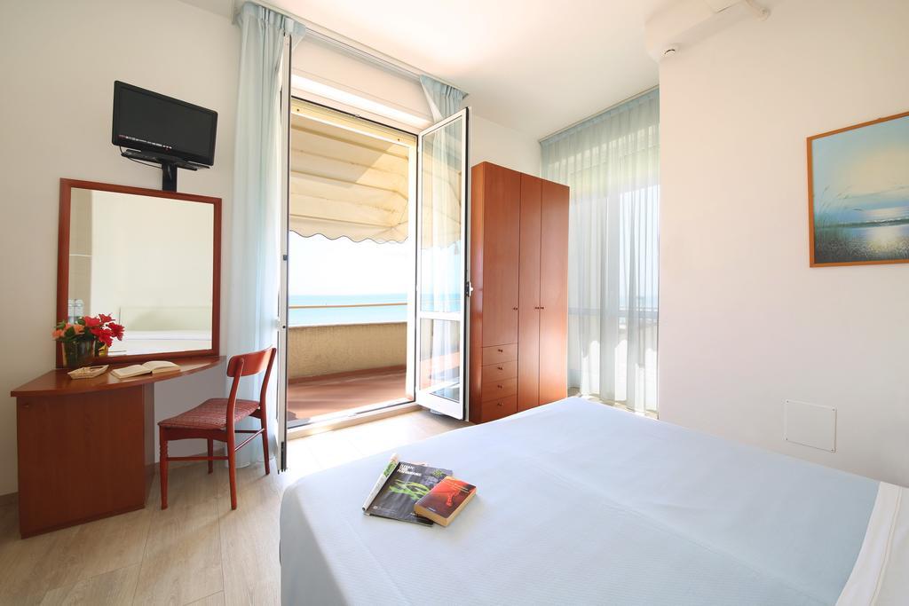 Hotel Caravel Marotta Extérieur photo