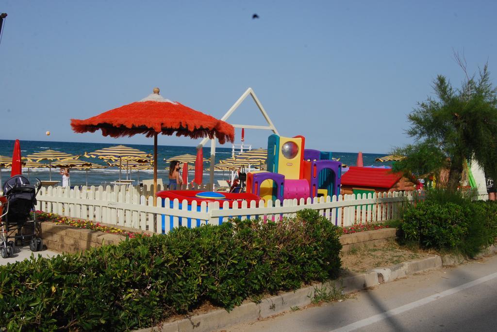 Hotel Caravel Marotta Extérieur photo