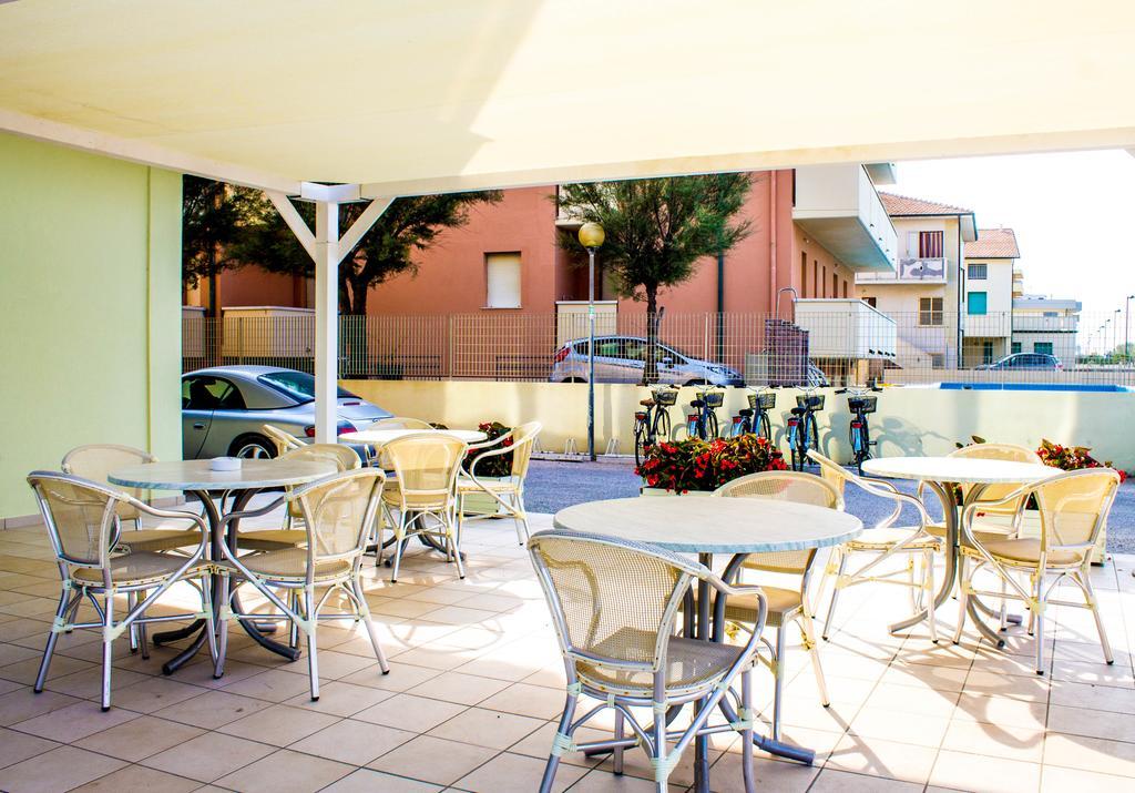 Hotel Caravel Marotta Extérieur photo