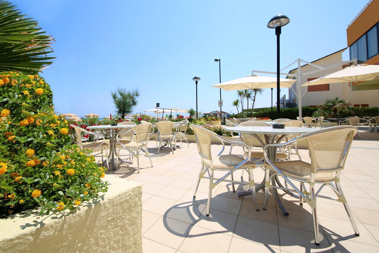 Hotel Caravel Marotta Extérieur photo